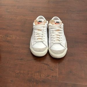 Nike Blazer Low Tops Women size 7.5 and in Men’s 5.5
